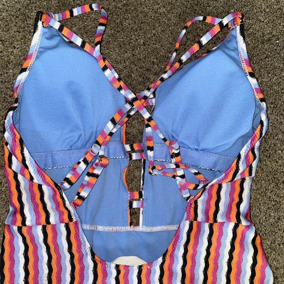 Jessica Simpson Bathing suit - Picture 3 of 7